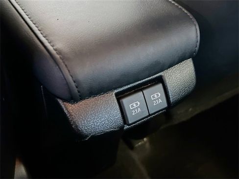 Used 2021 Toyota Prius XLE image 26