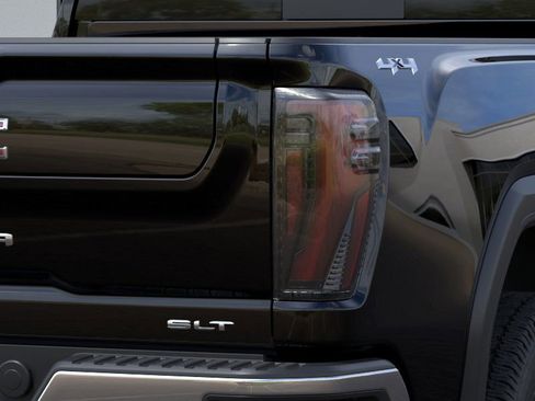 New 2025 GMC Sierra 2500 SLT w/ SLT Convenience Package image 11