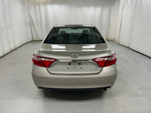 Used 2017 Toyota Camry SE FWD image 6