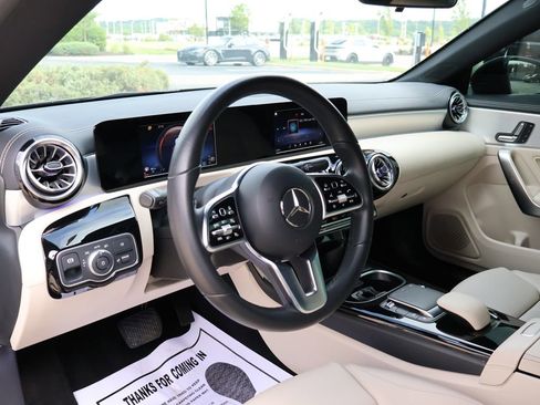 Used 2023 Mercedes-Benz CLA 250 image 35