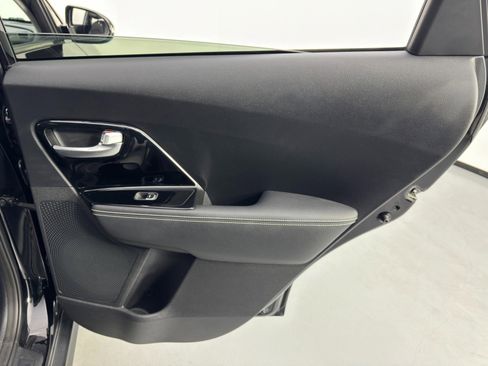 Used 2020 Kia Niro EX image 41