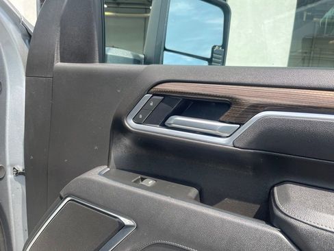 Used 2025 Chevrolet Silverado 2500 LT w/ Convenience Package AWD/4WD image 19