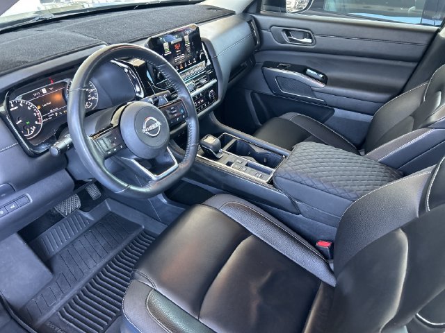 Used 2025 Nissan Pathfinder SL FWD image 10