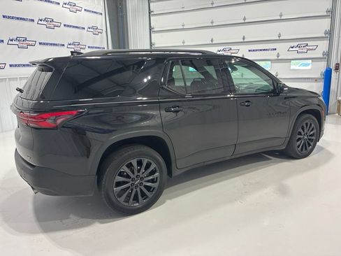 Used 2022 Chevrolet Traverse RS w/ LPO, Floor Liner Package FWD image 6