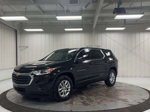 Used 2021 Chevrolet Traverse LS FWD image 4