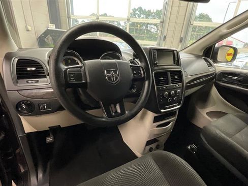 Used 2020 Dodge Grand Caravan SE image 13