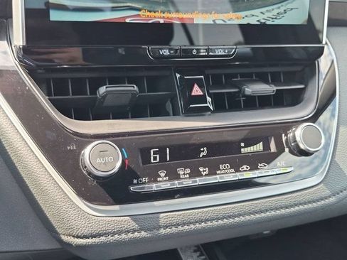 Certified 2025 Toyota Corolla SE w/ SE Premium Package FWD image 15