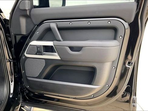 Used 2024 Land Rover Defender 110 S image 29