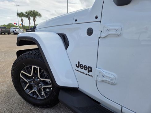 New 2026 Jeep Wrangler Unlimited Sahara AWD/4WD image 11