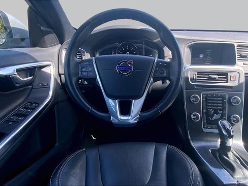 Used 2016 Volvo V60 T5 Premier w/ Convenience Package image 5