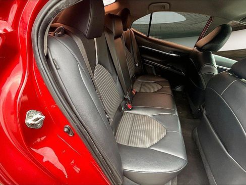 Used 2020 Toyota Camry SE w/ Carpet Mat Package image 26