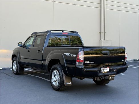 Used 2015 Toyota Tacoma 4x4 Double Cab w/ TRD Sport Package image 5