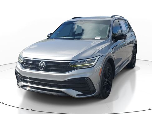 Used 2022 Volkswagen Tiguan SE R-Line FWD image 4