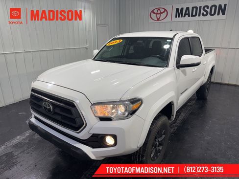 Used 2023 Toyota Tacoma SR5 w/ Technology Package image 1