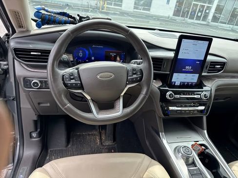 Used 2023 Ford Explorer Platinum w/ Premium Technology Package image 13