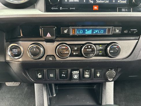 Used 2018 Toyota Tacoma TRD Off-Road AWD/4WD image 25