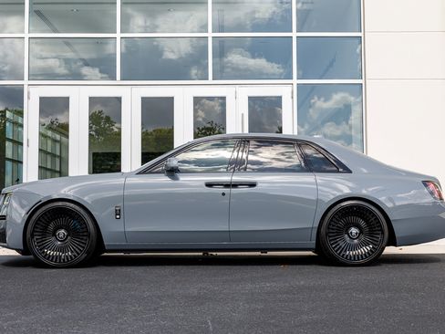 Used 2023 Rolls-Royce Ghost Black Badge w/ Black Badge Ghost Package AWD/4WD image 4