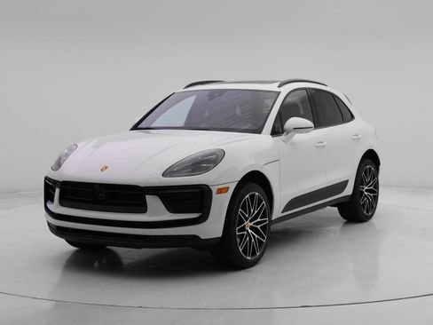 Used 2026 Porsche Macan AWD/4WD image 1
