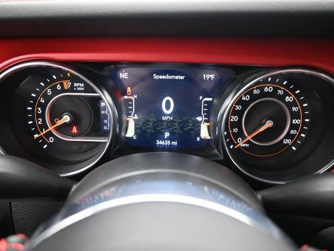 Used 2023 Jeep Gladiator Rubicon w/ Cold Weather Group image 18