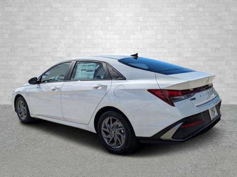 New 2025 Hyundai Elantra Sport image 4
