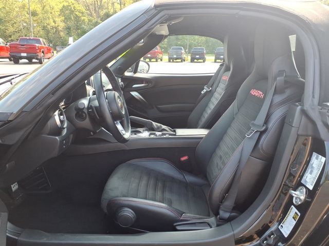 Used 2018 FIAT 124 Spider Abarth w/ Convenience Group RWD image 13