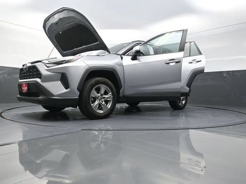 Used 2024 Toyota RAV4 XLE FWD image 40