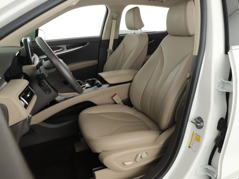 Used 2023 Lincoln Nautilus AWD w/ Premium Package image 8