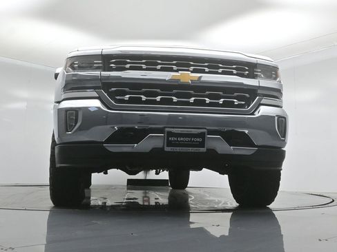 Used 2018 Chevrolet Silverado 1500 LTZ AWD/4WD image 41