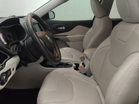 Used 2019 Jeep Cherokee Limited FWD image 17