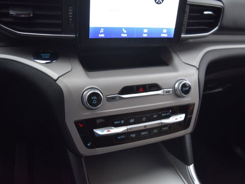 Used 2023 Ford Explorer XLT w/ Equipment Group 202A image 15