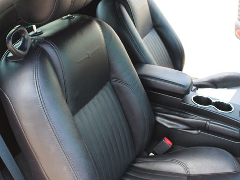 Used 2005 Ford Thunderbird RWD image 16
