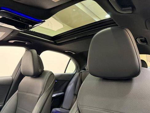 Used 2025 Mercedes-Benz C 300 Sedan image 9