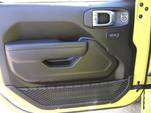 Used 2024 Jeep Gladiator Sport image 9