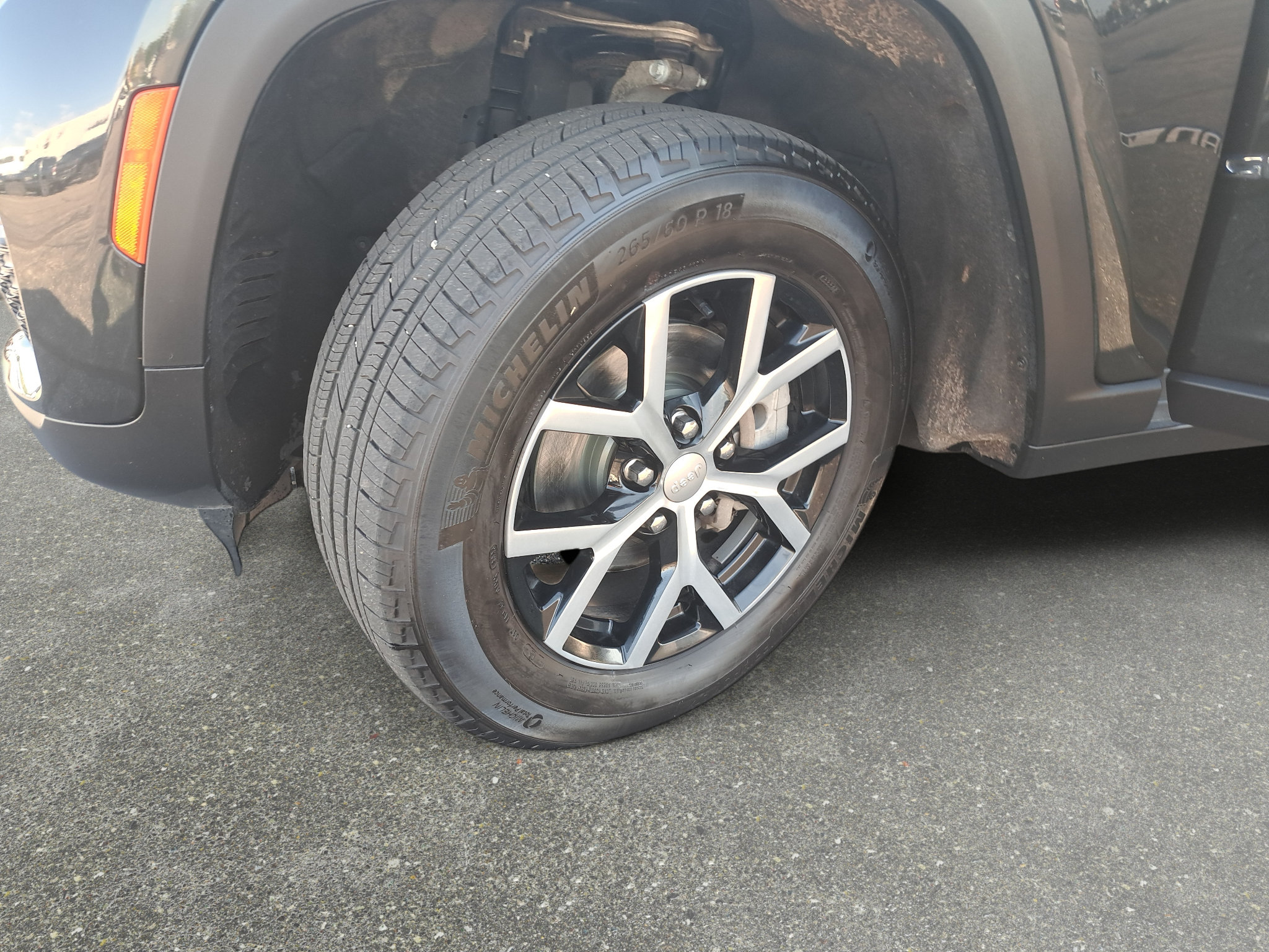 Certified 2023 Jeep Grand Cherokee Limited w/ Trailer Tow Prep Group (B) AWD/4WD image 32