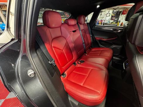 Used 2017 Porsche Macan Turbo image 10