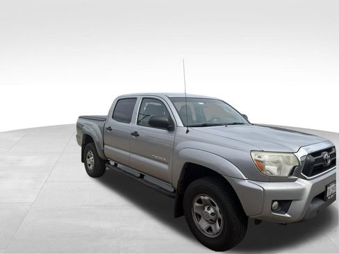 Used 2015 Toyota Tacoma PreRunner w/ SR5 Package RWD image 8