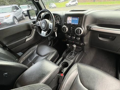 Used 2015 Jeep Wrangler Unlimited Rubicon AWD/4WD image 33