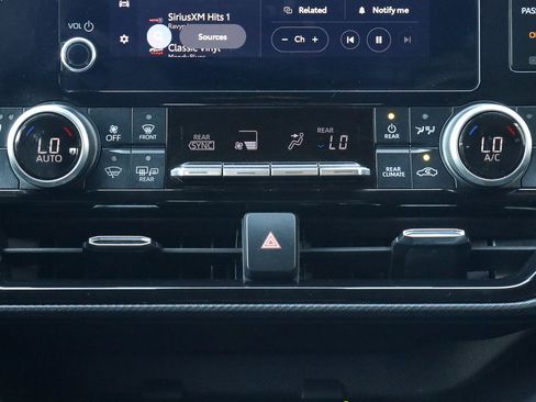 Used 2024 Toyota Highlander XSE image 26