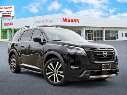 Used 2024 Nissan Pathfinder Platinum w/ Cargo Package