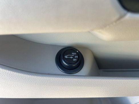 Used 2015 Cadillac SRX Luxury w/ Driver Awareness Package image 24