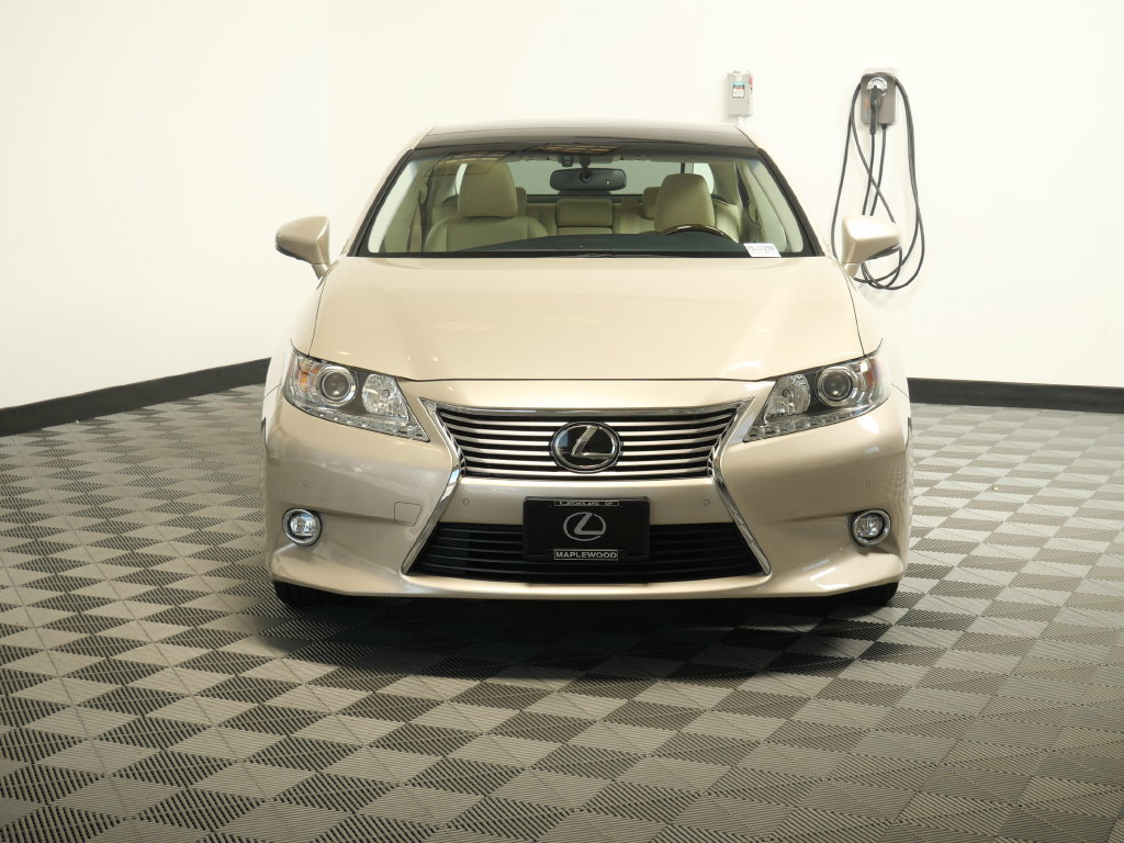 Used 2015 Lexus ES 350 w/ Ultra Luxury Package FWD image 2