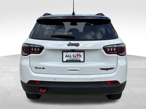 Used 2025 Jeep Compass Trailhawk AWD/4WD image 8