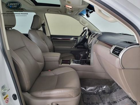 Used 2018 Lexus GX 460 Premium w/ Premium Package image 18