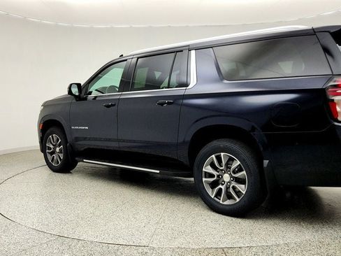 Used 2022 Chevrolet Suburban LT w/ LT Signature Plus Package AWD/4WD image 7