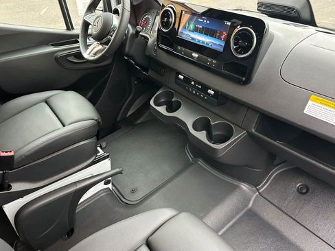 New 2025 Mercedes-Benz Sprinter 2500 image 15