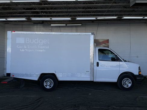 Used 2017 Chevrolet Express 3500 w/ Chrome Appearance Package image 6