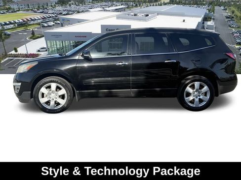 Used 2017 Chevrolet Traverse LT w/ Style and Technology Package image 8