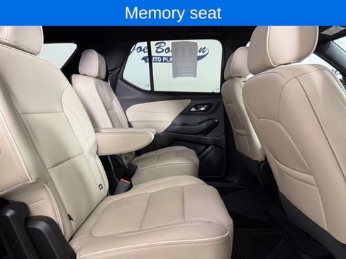 Used 2022 Chevrolet Traverse Premier image 21