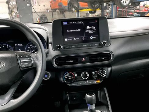 Used 2023 Hyundai Kona SEL image 7