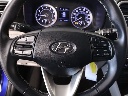 Used 2022 Hyundai Venue SEL FWD image 3